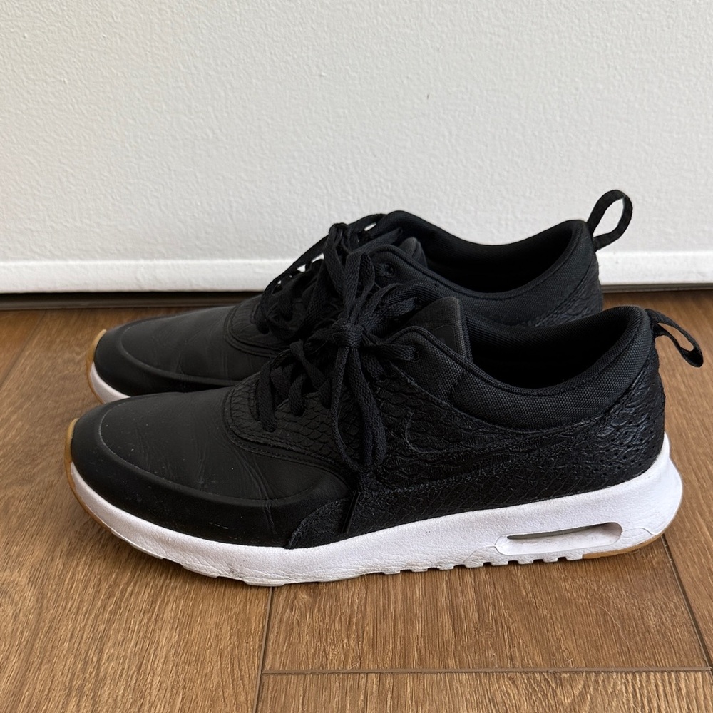 Nike Airmax Thea Leather Sneakers